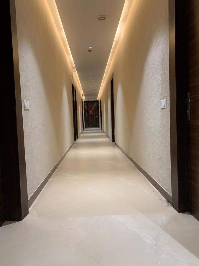 Hotel Alpine Plaza Shāhpur Екстериор снимка